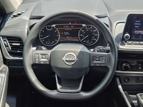 Used 2025 Nissan Rogue S FWD image 18