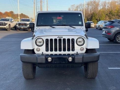 Used 2017 Jeep Wrangler Unlimited Sahara image 12