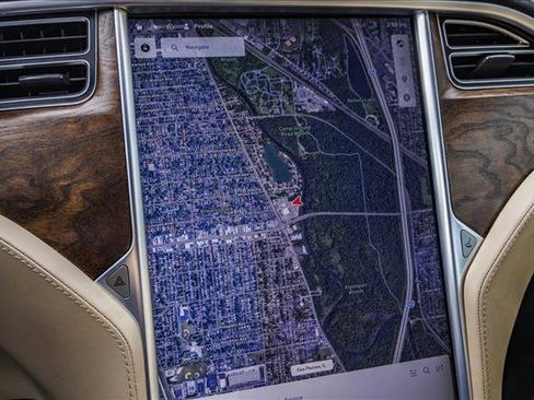 Used 2016 Tesla Model S 70D image 16