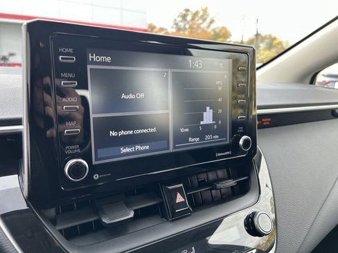 Used 2021 Toyota Corolla LE image 18