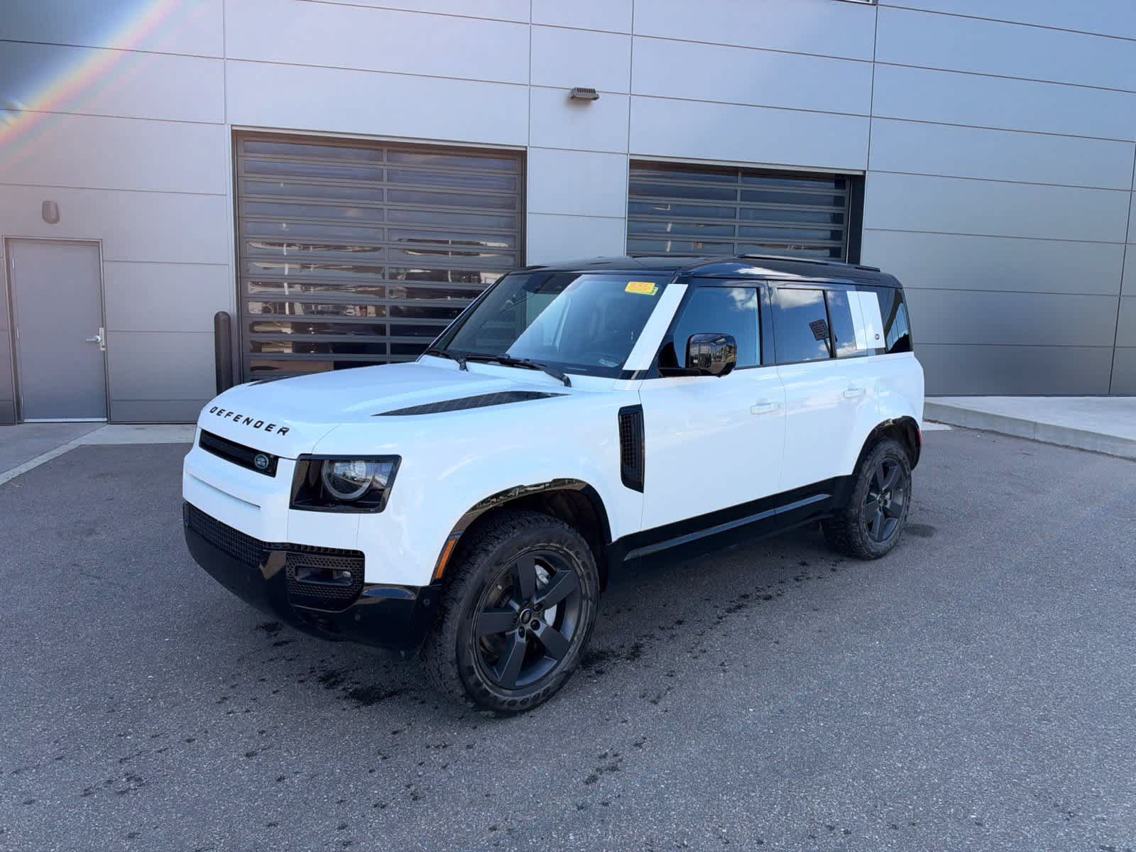 Used 2024 Land Rover Defender 110 X-Dynamic SE AWD/4WD image 1