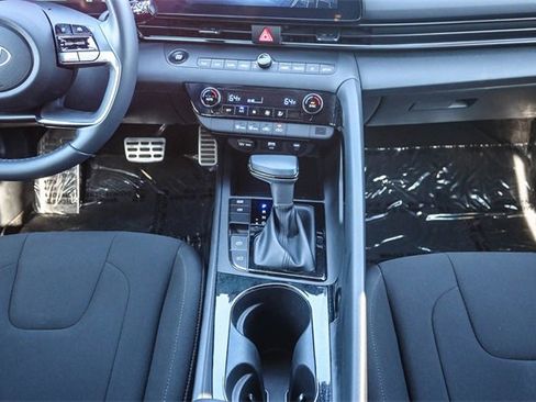 Certified 2025 Hyundai Elantra SEL image 16