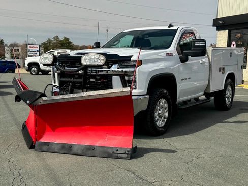 Used 2022 Chevrolet Silverado 3500 LT w/ Convenience Package image 8