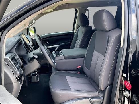 Used 2022 Nissan Titan SV RWD image 8