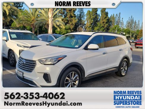 Used 2017 Hyundai Santa Fe SE FWD image 1