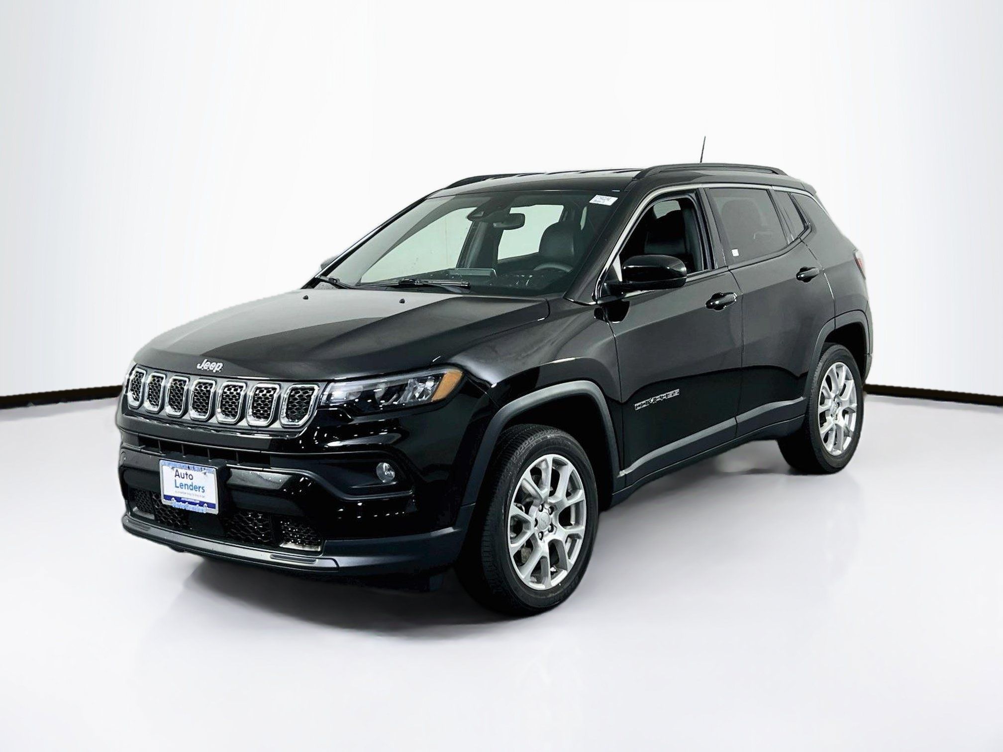 Used 2023 Jeep Compass Latitude AWD/4WD image 1