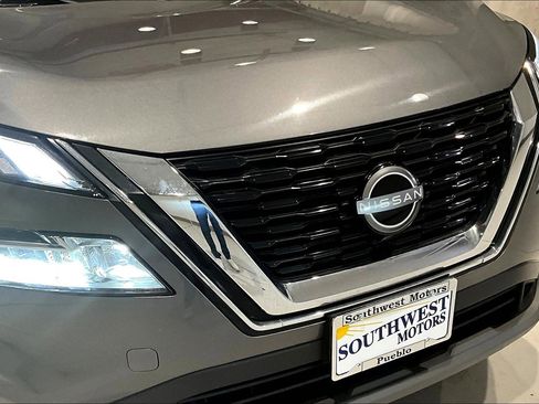 Used 2023 Nissan Rogue SV image 33