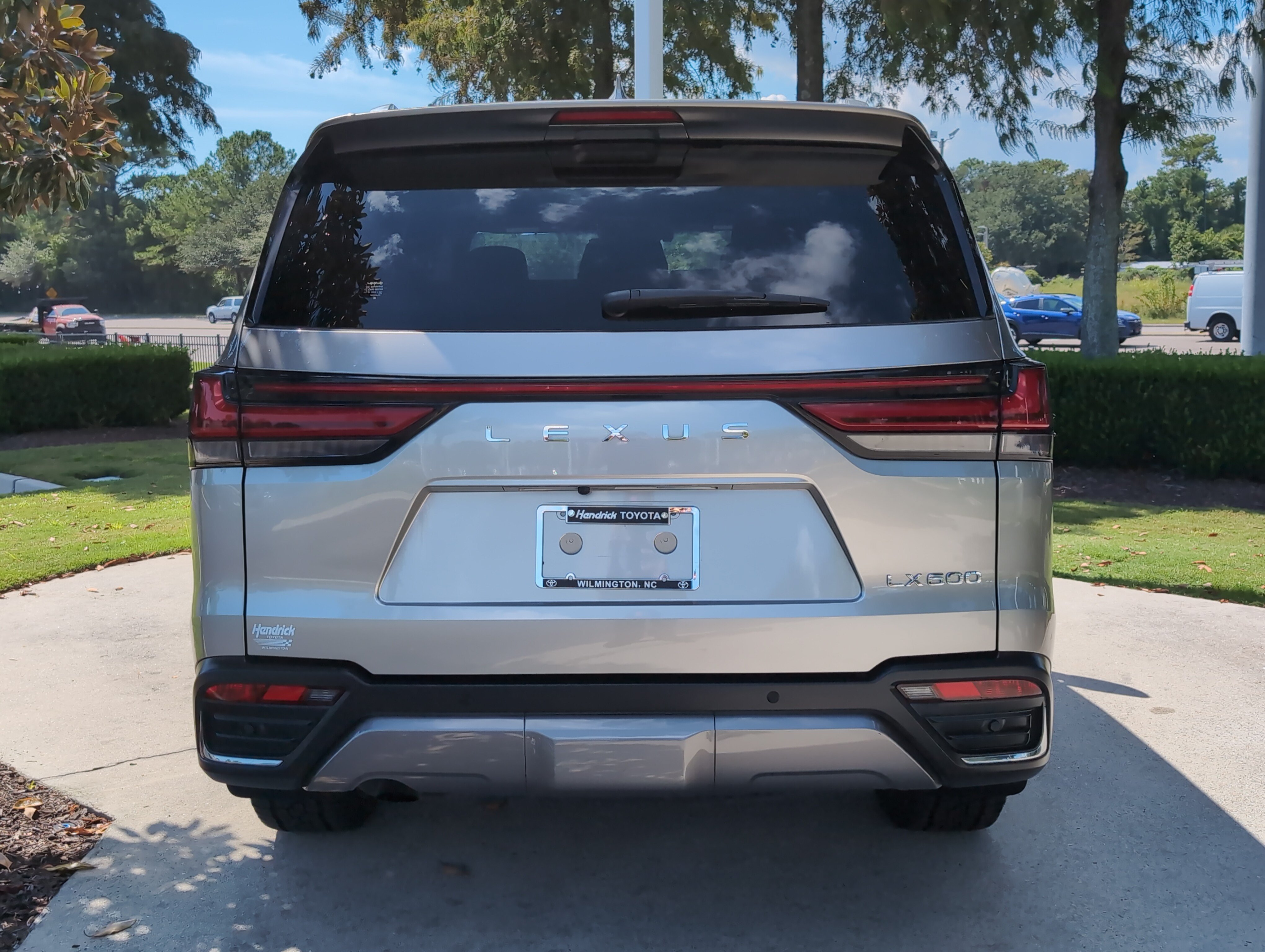 Used 2024 Lexus LX 600 4WD w/ Luxury Package image 9
