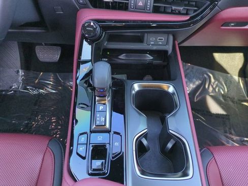 Used 2025 Lexus NX 300h AWD w/ Luxury Package image 17