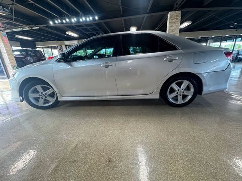 Used 2012 Toyota Camry SE image 4