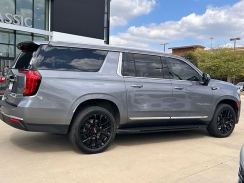Used 2022 GMC Yukon XL SLT w/ SLT Premium Package image 14