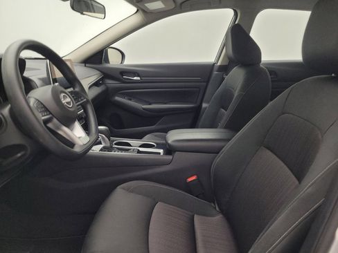 Used 2024 Nissan Altima 2.5 SV FWD image 17