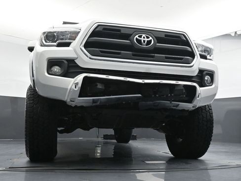 Used 2017 Toyota Tacoma SR5 w/ Tow Package image 33