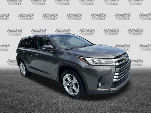 Used 2018 Toyota Highlander Limited FWD image 2