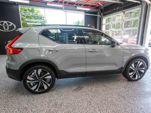 Used 2024 Volvo XC40 B5 Plus w/ Protection Package Premier AWD/4WD image 4