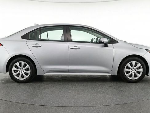 Used 2025 Toyota Corolla LE FWD image 11