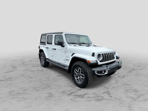Used 2024 Jeep Wrangler Unlimited Sahara AWD/4WD image 2