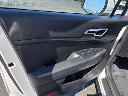 Used 2025 Kia Sportage LX FWD image 35