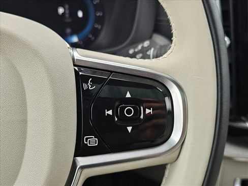 Used 2023 Volvo XC60 B5 Ultimate image 21