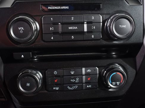 Used 2015 Ford F150 XLT w/ Equipment Group 302A Luxury AWD/4WD image 29