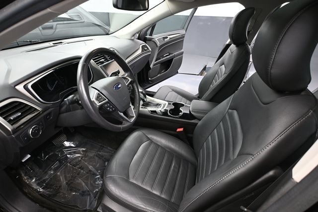 Used 2016 Ford Fusion SE w/ Equipment Group 202A FWD image 18