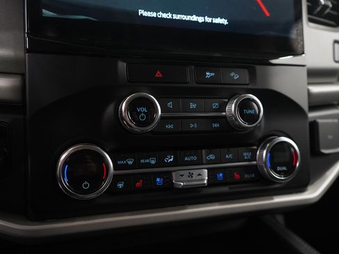 Used 2023 Ford Expedition Max XLT image 25
