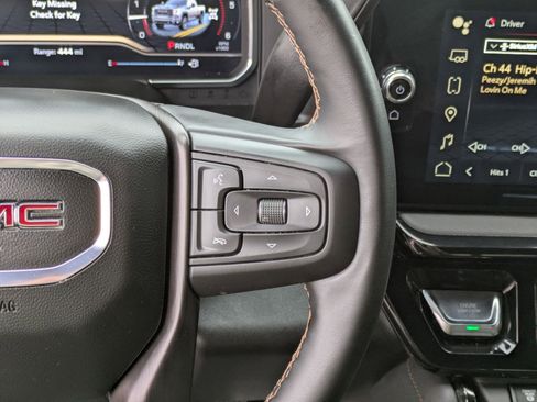 Used 2025 GMC Sierra 2500 AT4 image 20