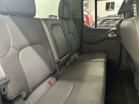 Used 2013 Nissan Frontier SL image 37