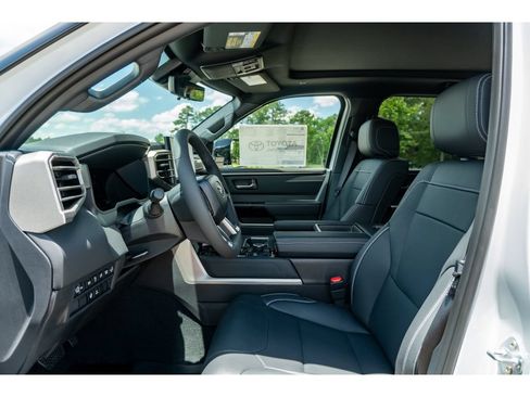 Used 2026 Toyota Tundra Limited AWD/4WD image 11