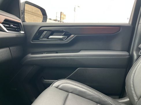 Used 2025 GMC Yukon Denali AWD/4WD image 21