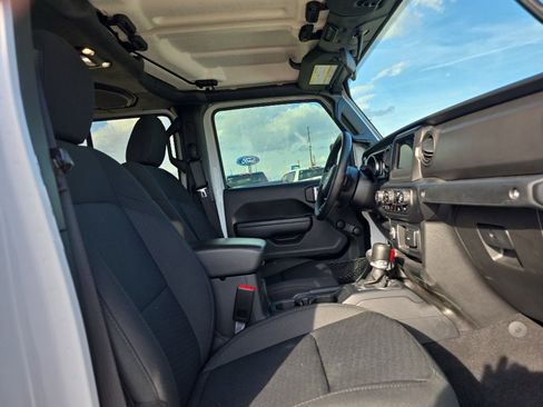 Used 2022 Jeep Gladiator Sport image 9