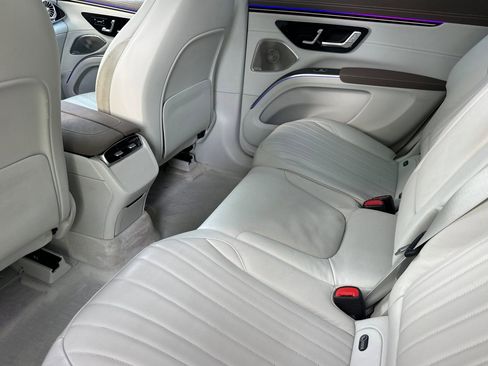 Used 2023 Mercedes-Benz EQS 580 4MATIC SUV image 31