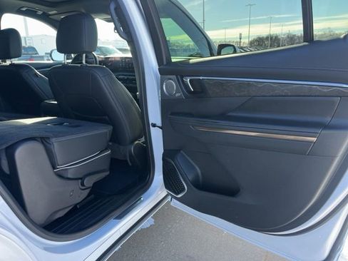 Used 2025 Buick Enclave Avenir image 48