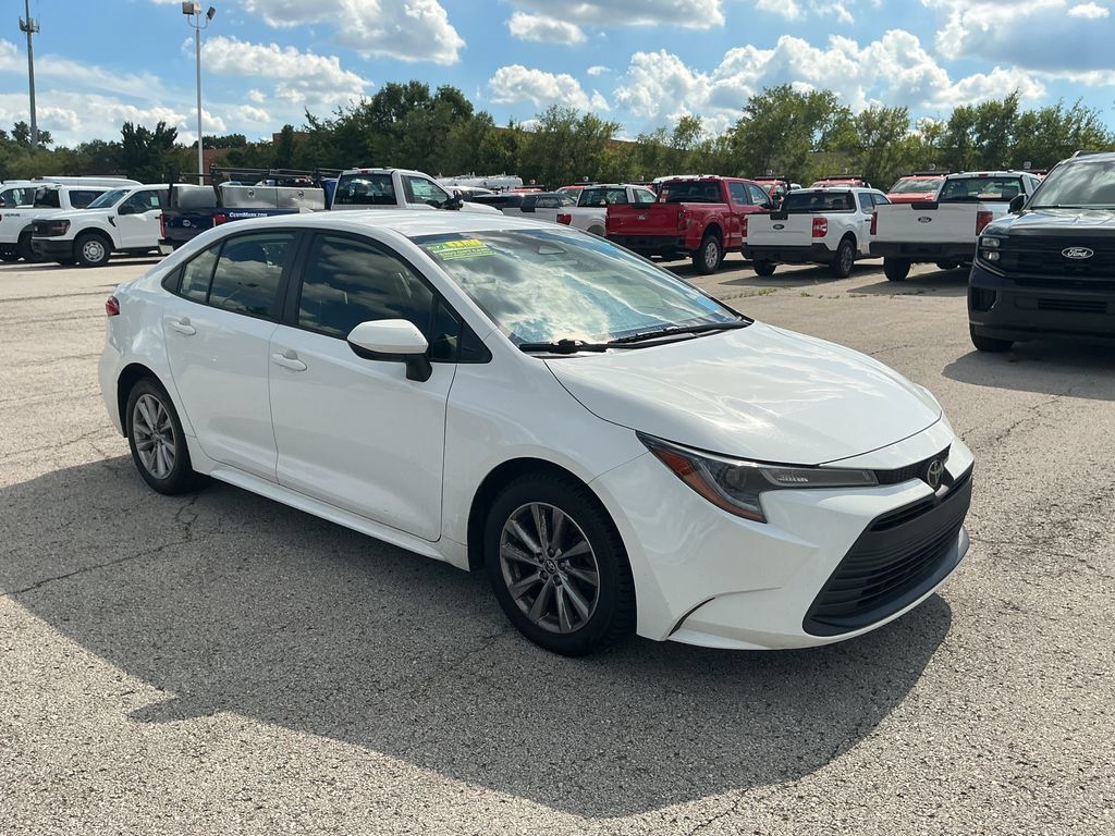 Used 2023 Toyota Corolla LE w/ LE Convenience Package FWD image 6