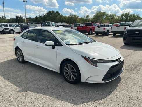 Used 2023 Toyota Corolla LE w/ LE Convenience Package FWD image 6