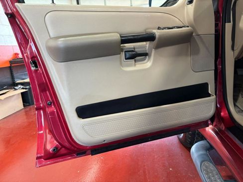 Used 2005 Ford Explorer Sport Trac XLT image 27