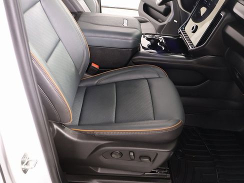 Used 2025 GMC Yukon XL AT4 w/ AT4 Premium Package image 14