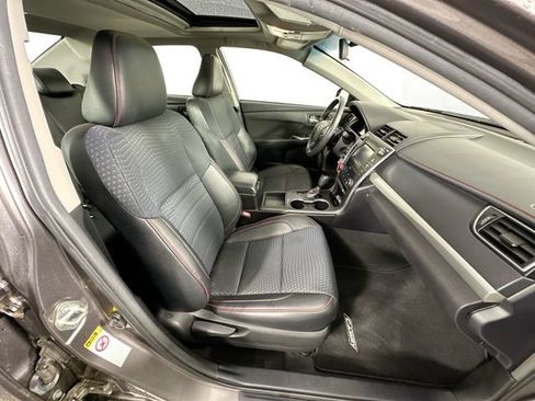 Used 2015 Toyota Camry SE w/ Moonroof Package FWD image 27