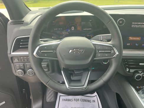 New 2026 Chevrolet Suburban Z71 image 12