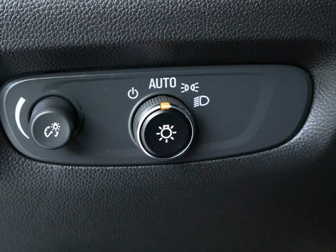 Used 2023 Chevrolet Traverse LT AWD/4WD image 24