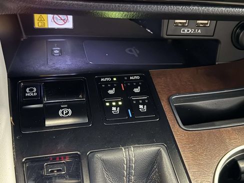 Certified 2022 Lexus RX 350L Premium w/ Premium Package AWD/4WD image 26
