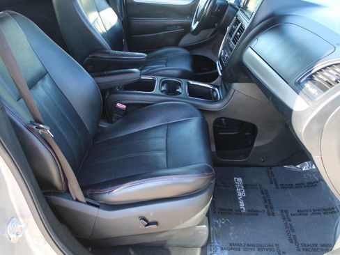 Used 2017 Dodge Grand Caravan GT image 9