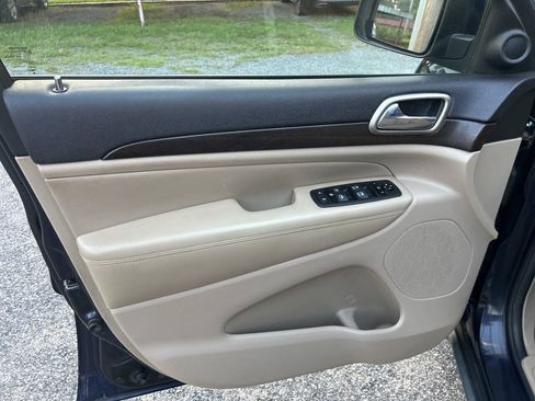 Used 2014 Jeep Grand Cherokee Laredo w/ Quick Order Package 23E AWD/4WD image 12