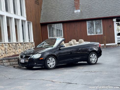 Used 2008 Volkswagen Eos 2.0T FWD image 2
