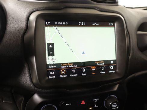 Used 2023 Jeep Renegade Latitude w/ Premium Group image 7