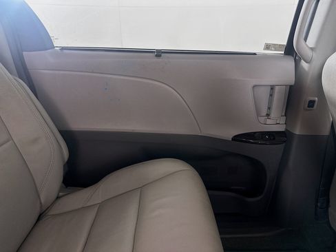 Used 2017 Toyota Sienna XLE Premium FWD image 27