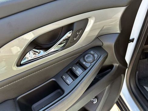 Certified 2023 Chevrolet Traverse LT image 18