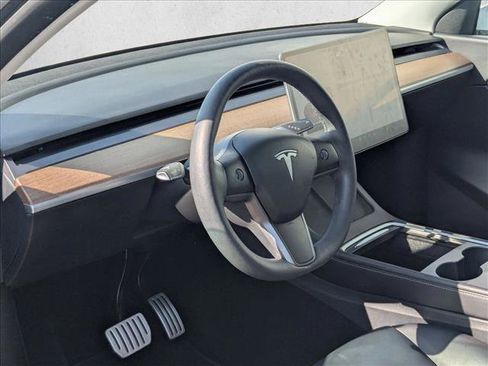 Used 2022 Tesla Model Y Performance image 10