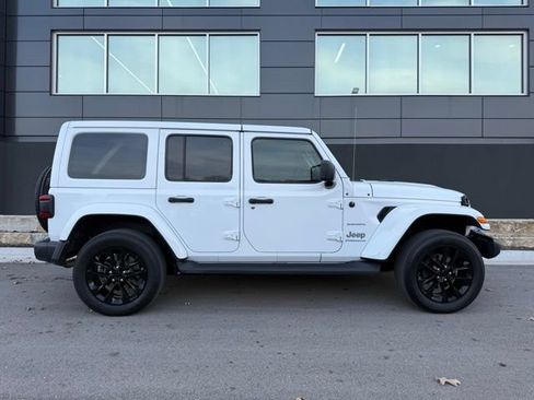 Used 2023 Jeep Wrangler Unlimited Sahara w/ Dual Top Group AWD/4WD image 2