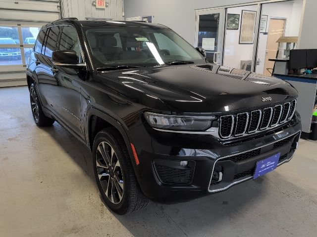 Used 2022 Jeep Grand Cherokee Overland w/ Luxury Tech Group IV AWD/4WD image 7